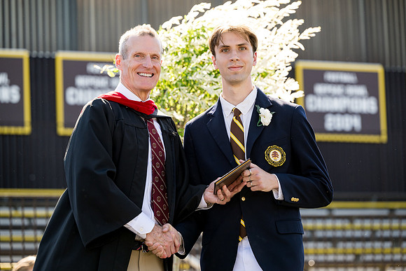 graduation24_diploma_ah_0416