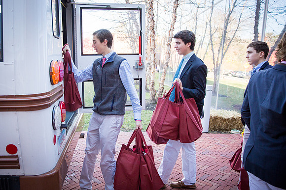 thanksgiving_fooddrive_us_wkl_6458