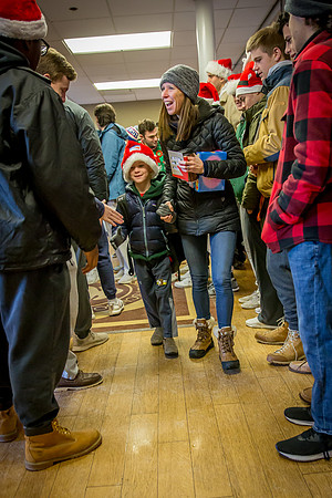 holiday19_handhake_jfess_0340
