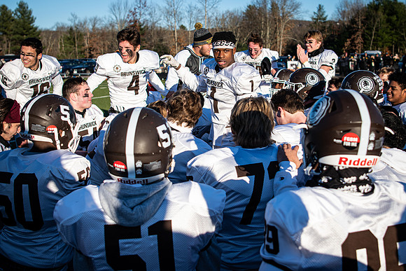 football_nepsac19_wkl8_1853