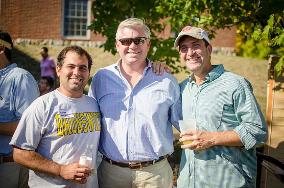 homecoming14_alumnitent_crowd_wkl_0252