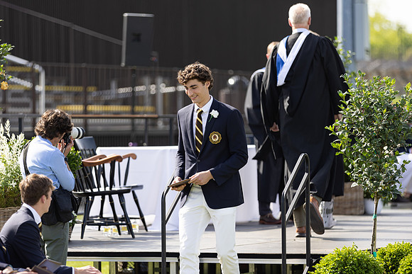 graduation22_diplomas_gh_0512