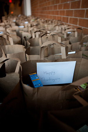thanksgiving_fooddrive_us_mkras_0084