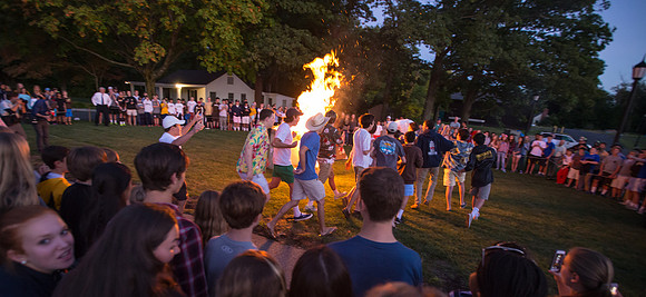 homecoming14_bonfire_jfess_9621