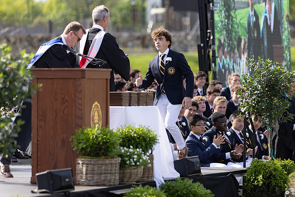 graduation22_diplomas_gh_0603