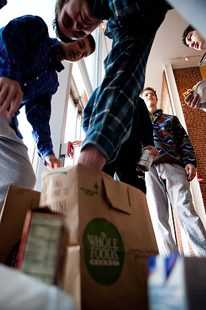 thanksgiving_fooddrive_us_mkras_0036