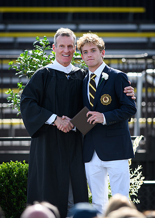 graduation22_diplomas_wkl_0405