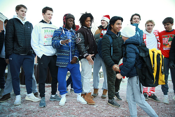 holidays19_handshake_mkras_0083