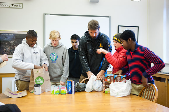thanksgiving_fooddrive_us_mkras_0002