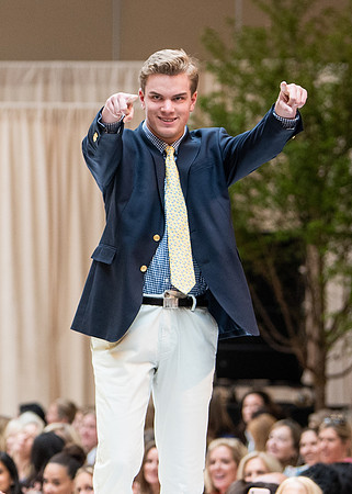 fashionshow19_runway_wkl_1280