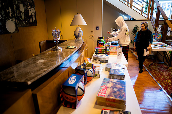 alumni_adc_toydrive24_horizons_ah_0073