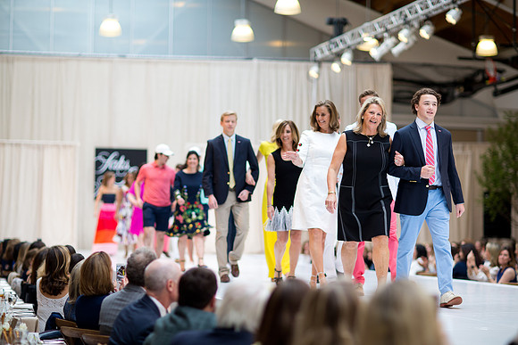 fashionshow19_runway_mk_0415