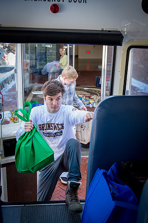 thanksgiving18_fooddrive_us_8004