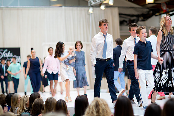 fashionshow19_runway_mk_0438