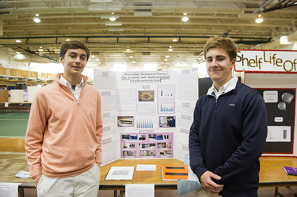sciencefair14qu_hl_8679