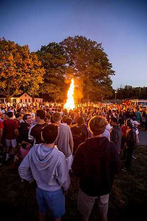 homecoming14_bonfire_jfess_9689