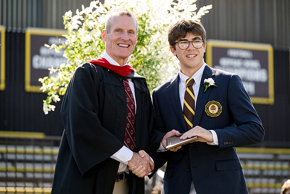 graduation24_diploma_ah_0413