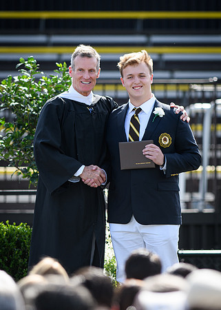 graduation22_diplomas_wkl_0514
