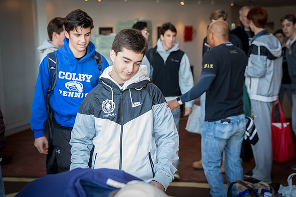 thanksgiving18_fooddrive_us_7916