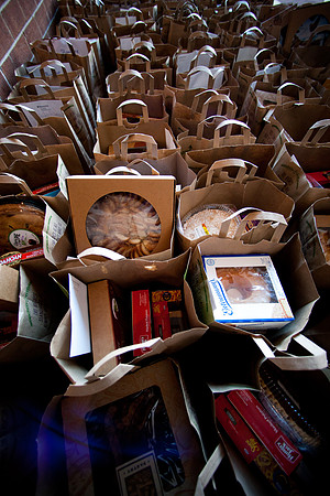 thanksgiving_fooddrive_us_mkras_0153
