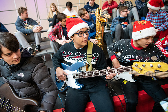 holidayassembly19_wkl_1368