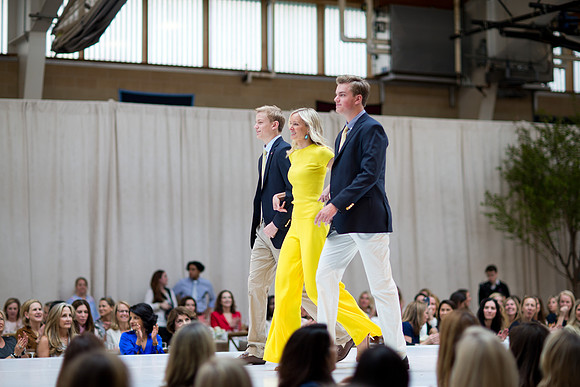 fashionshow19_runway_mk_0318