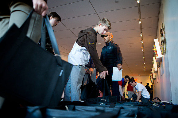 thanksgiving_fooddrive_us_mkras_0020
