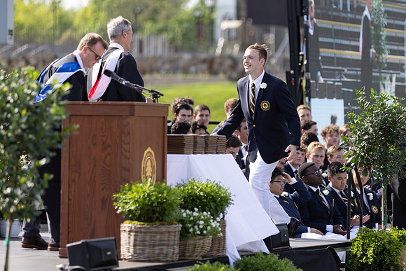graduation22_diplomas_gh_0572