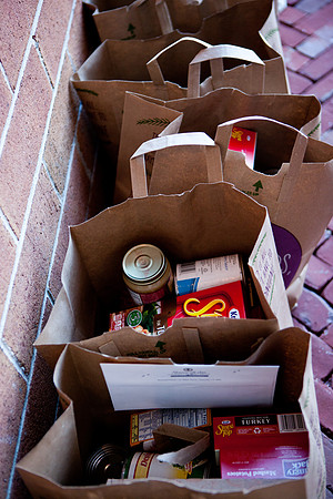 thanksgiving_fooddrive_us_mkras_0023