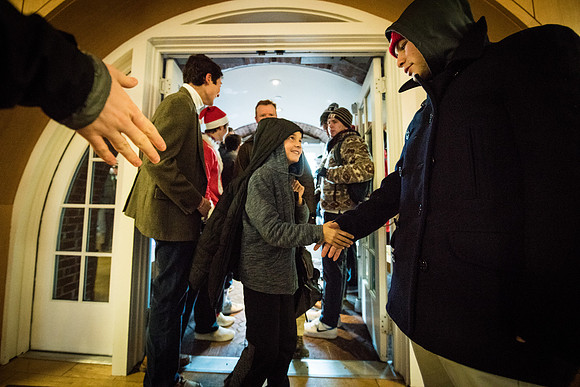 holiday_handshake16_wkl_0131