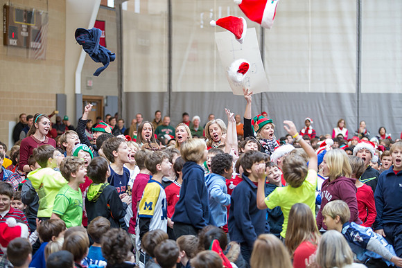 holidayassembly_all_jfess_3305