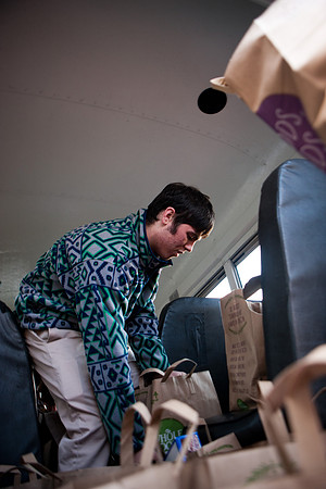 thanksgiving_fooddrive_us_mkras_0182