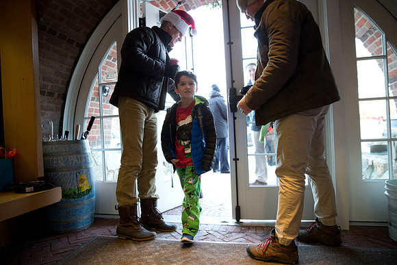 holidays19_handshake_mkras_0004