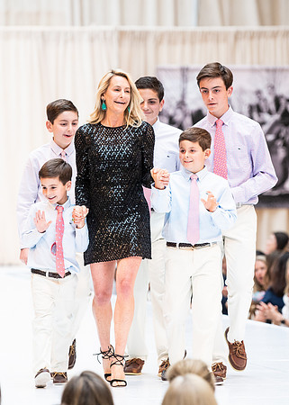 fashionshow19_runway_wkl_1179