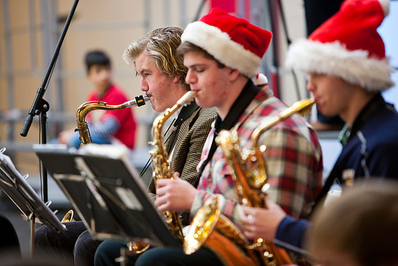 holidayassembly_all_mkras_9478