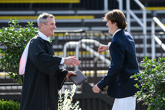 graduation22_diplomas_wkl_0438