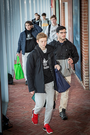 thanksgiving18_fooddrive_us_7931