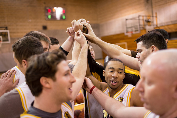 alumni_vs_varsitybball_2841