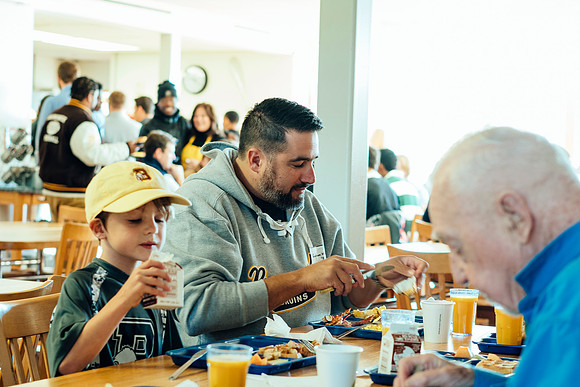 hc15_alumni_varsity_bfast_jk_03164
