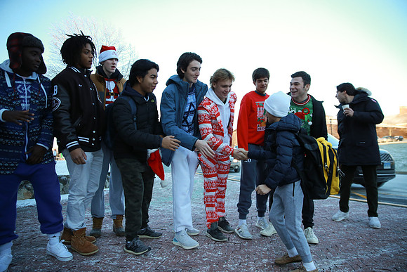 holidays19_handshake_mkras_0079