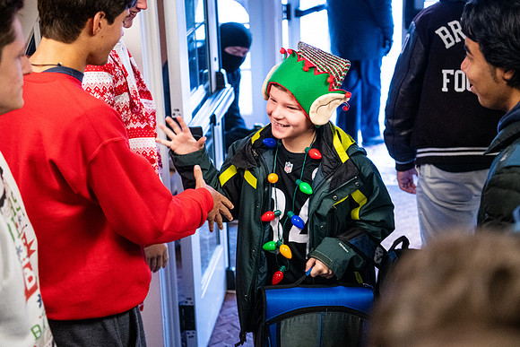 holidays19_handshake_wkl_1168
