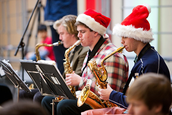 holidayassembly_all_mkras_9477