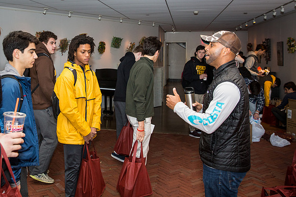 thanksgiving_fooddrive_us_jfess_4466