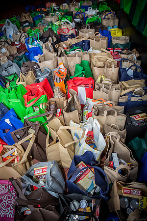 thanksgiving18_fooddrive_us_7981