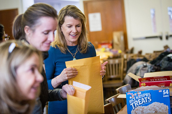 alumni_carepkg16_wkl_2464