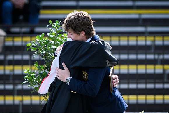 graduation22_diplomas_wkl_1021