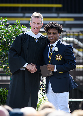graduation22_diplomas_wkl_0471