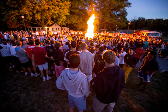 homecoming14_bonfire_jfess_9684