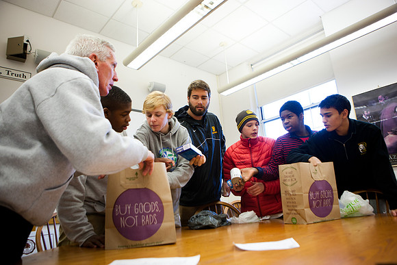 thanksgiving_fooddrive_us_mkras_0011