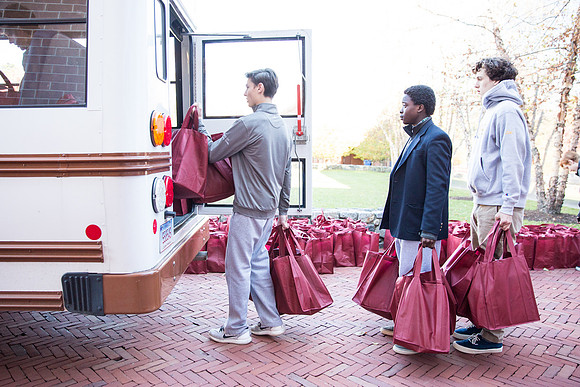 thanksgiving_fooddrive_us_wkl_4614